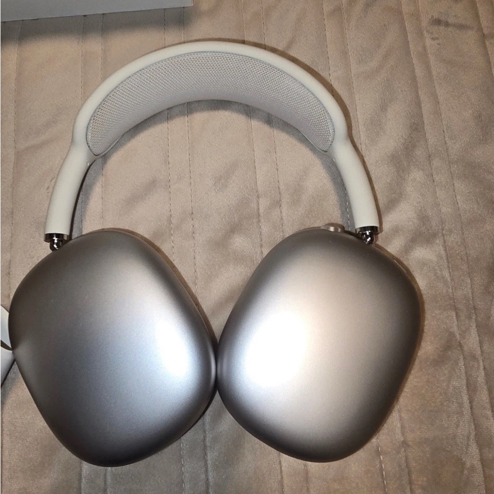 Apple Silver and White AirPods Max Over-Ear Headphones